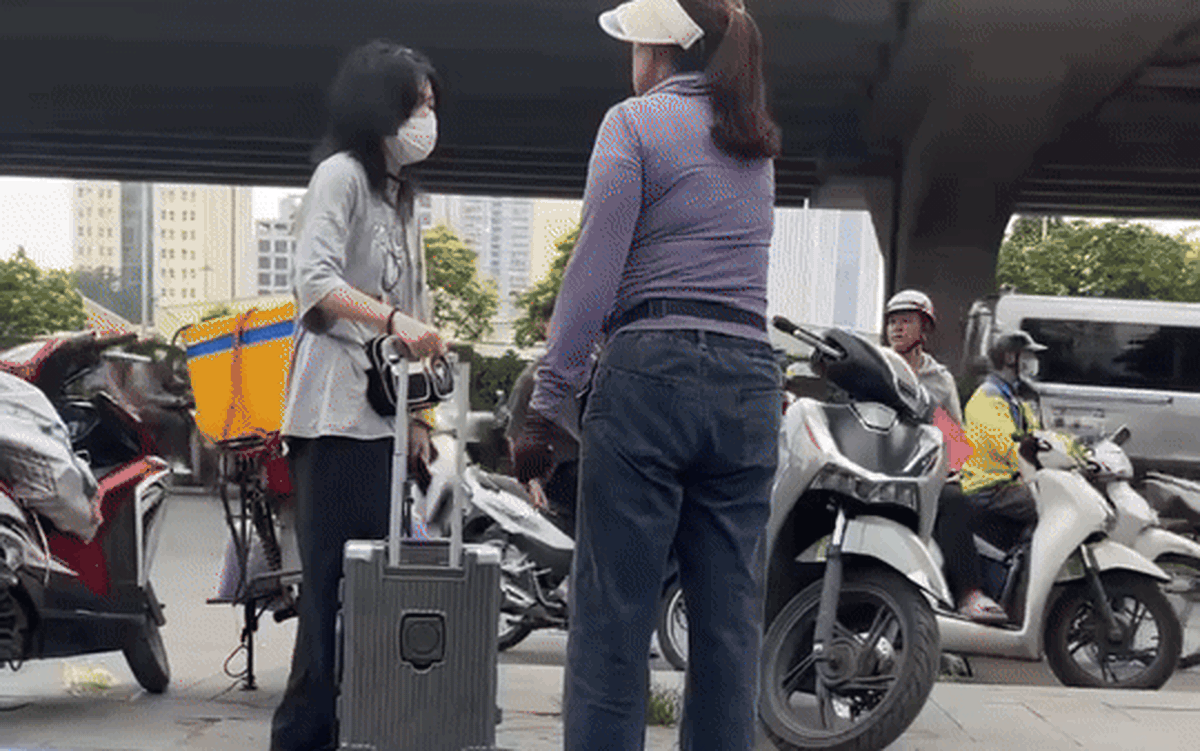 Xử phạt người bán trà đá đuổi cô gái khỏi vỉa hè vì 'đứng vào chỗ bán hàng'