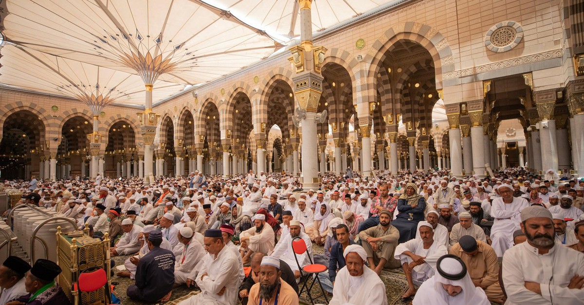 Giải Pháp Che Nắng Độc Đáo Tại Thánh Đường Hồi Giáo ở Ả Rập Saudi: Công Nghệ Cao Hay Chiêu Trò Kích Thích?