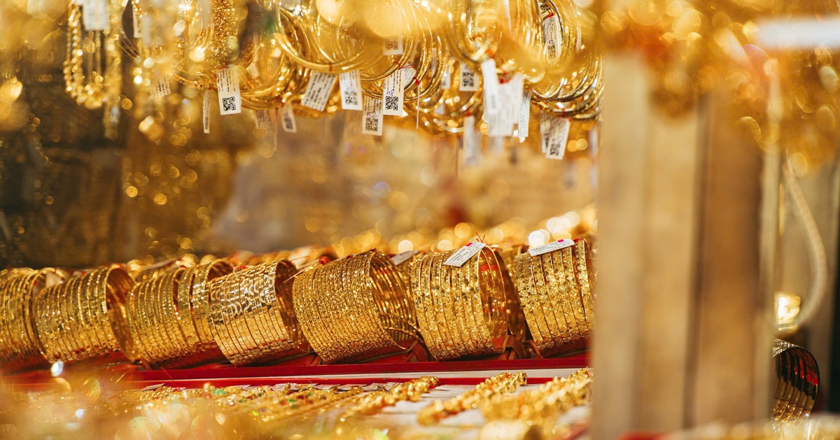Giá vàng lao dốc mạnh