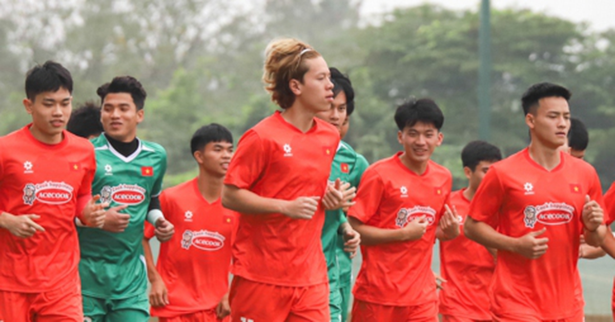 HLV Kim Sang Sik loại 8 cầu thủ khỏi U22 Việt Nam