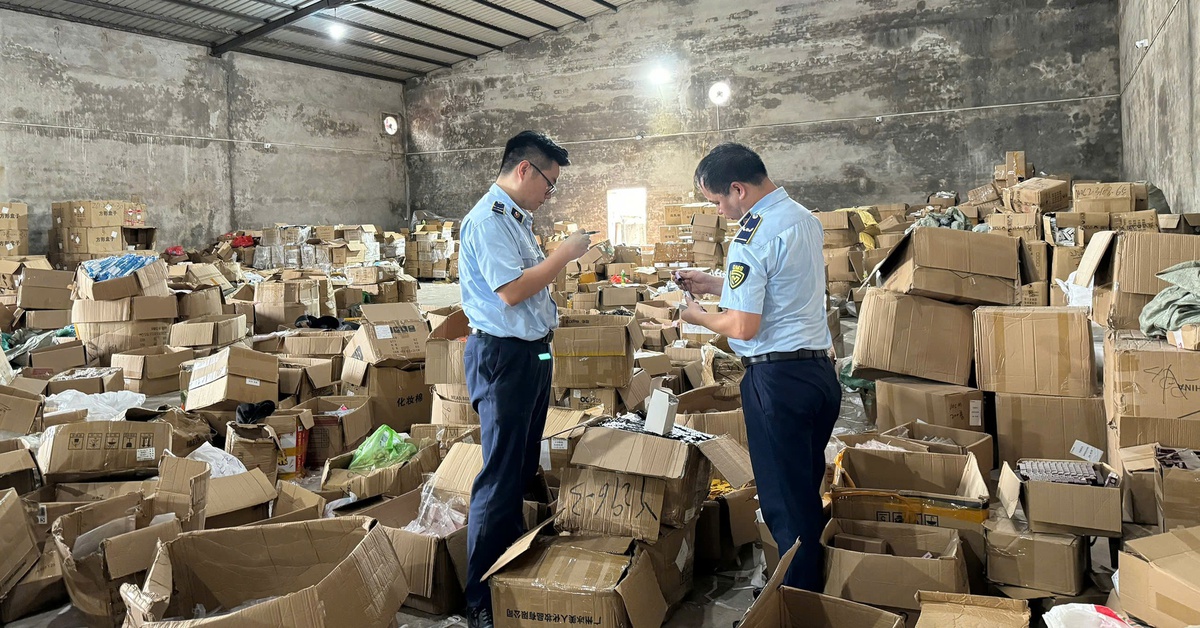 Phát hiện kho hàng 'khủng' nhập lậu tinh vi từ Trung Quốc, liên kết với nhiều tài khoản TikTok