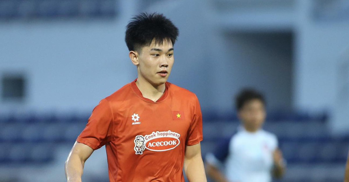 Tiền đạo Đình Bắc: 'U22 Việt Nam tập trung kiểm soát bóng và chuyền bóng'