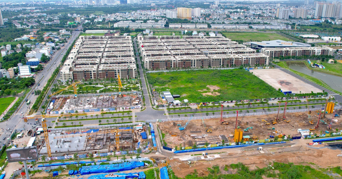 Thị trường địa ốc TP.HCM: Nguồn cung hạn chế, giá nhà vẫn 'tăng đều'