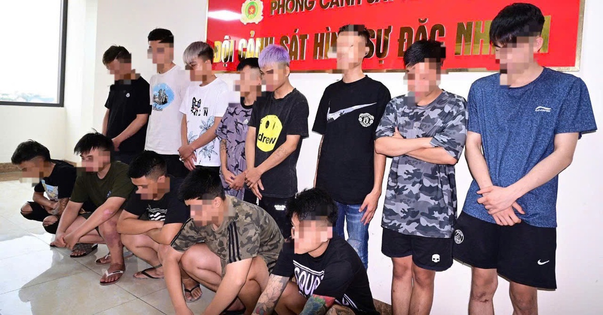 Mang hung khí diễu phố, 9 thanh niên bị tạm giữ