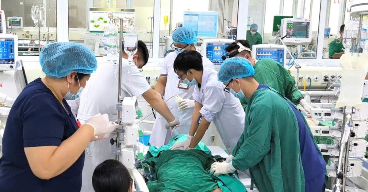Ăn tiết canh, lòng heo rồi tím ngắt toàn thân phải nhập viện
