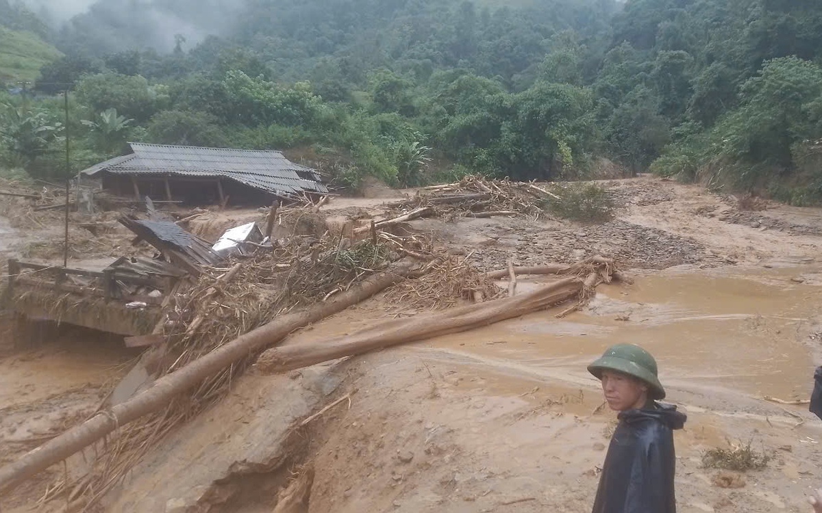 Ít nhất 4 người chết và mất tích do mưa lũ, sạt lở đất ở Điện Biên