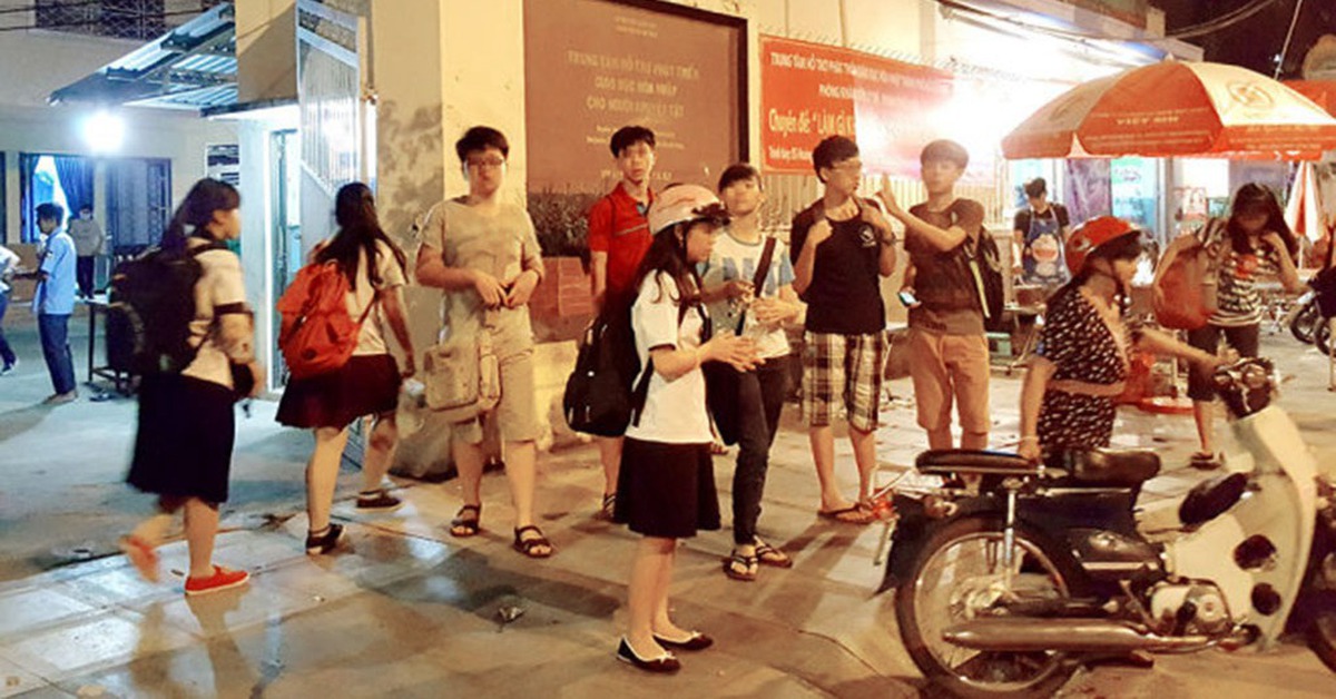 Dạy thêm, nên cấm tuyệt đối hay 'hợp thức hóa' trong nhà trường?