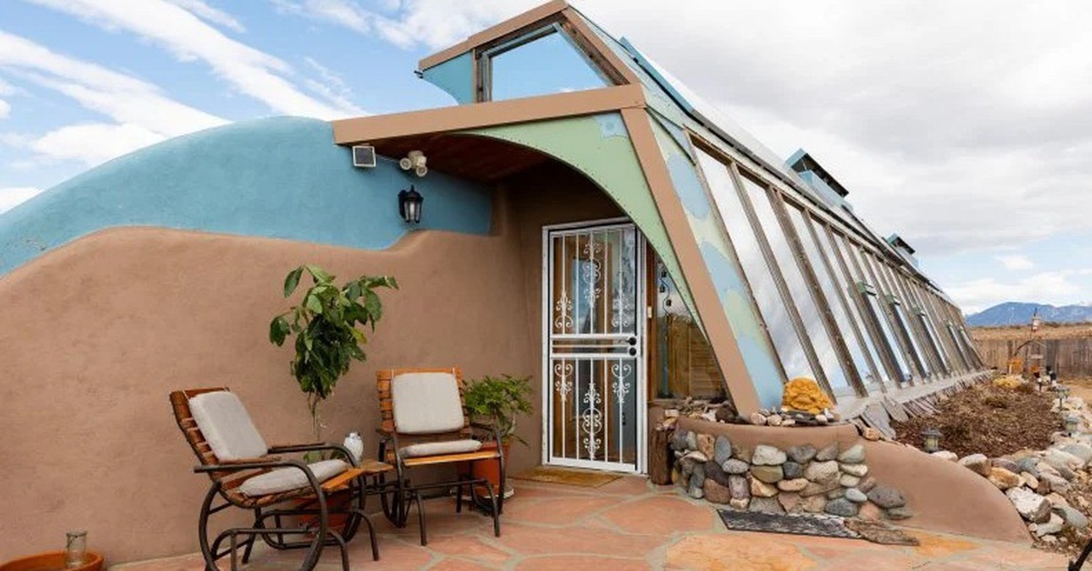 Tham quan ngôi nhà Earthship xanh tự cung tự cấp kỳ lạ ở New Mexico