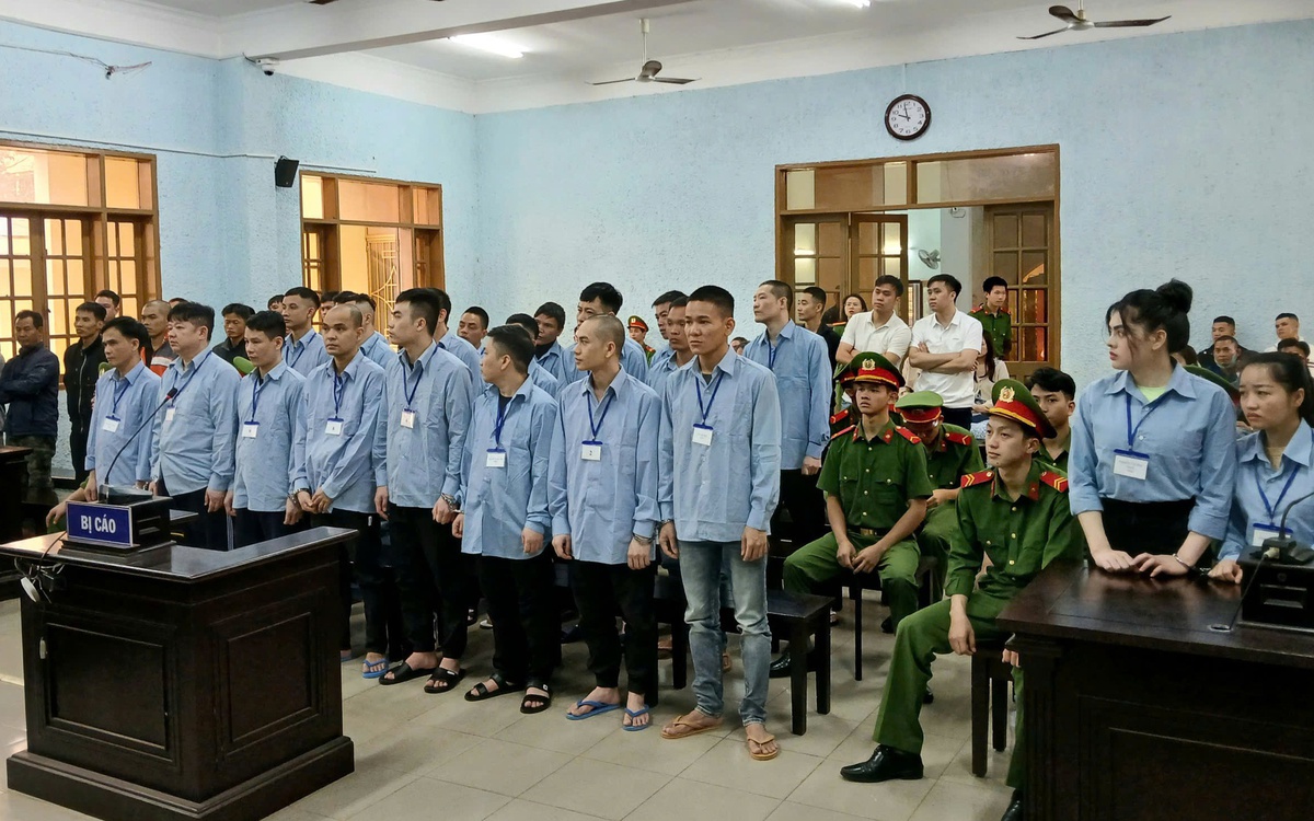 Bắt tạm giam 13 bị cáo trốn tránh phiên tòa xử tội mua bán vũ khí quân dụng