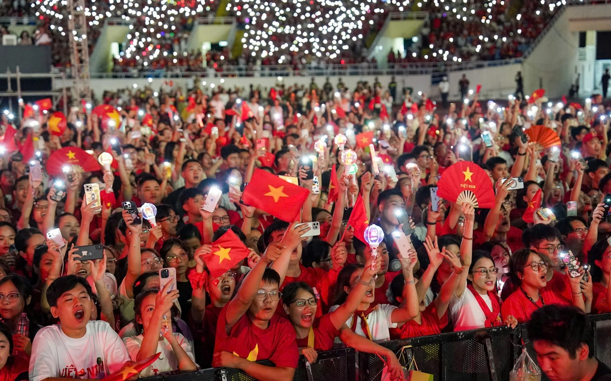 50.000 người ở concert quốc gia hòa giọng Tiến quân ca, Đất nước trọn niềm vui