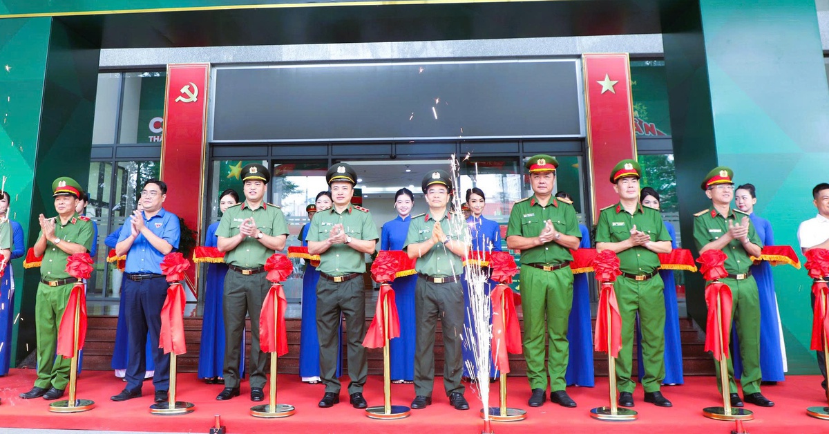 Khai mạc triển lãm 'Công an TP.HCM tiếp bước truyền thống anh hùng'