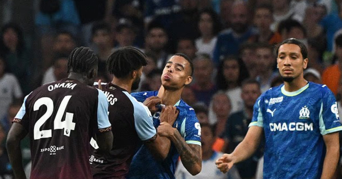 Greenwood bị tố phun nước bọt vào Onana