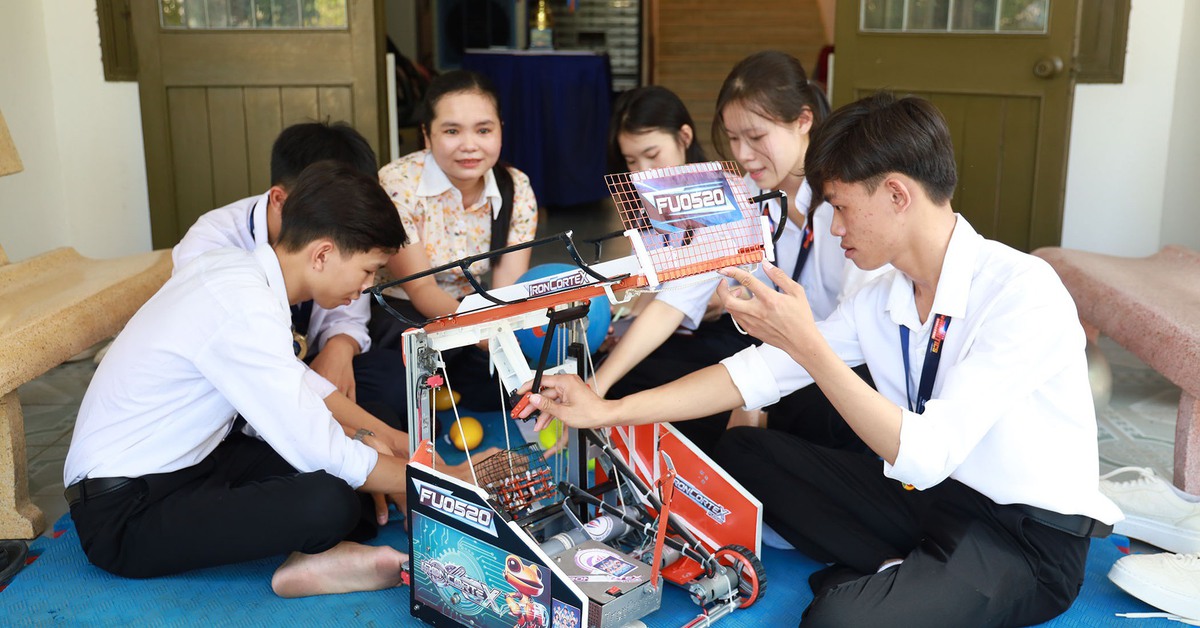 Những học sinh 'quê lúa' và ước muốn sáng tạo robot giúp nông dân ...