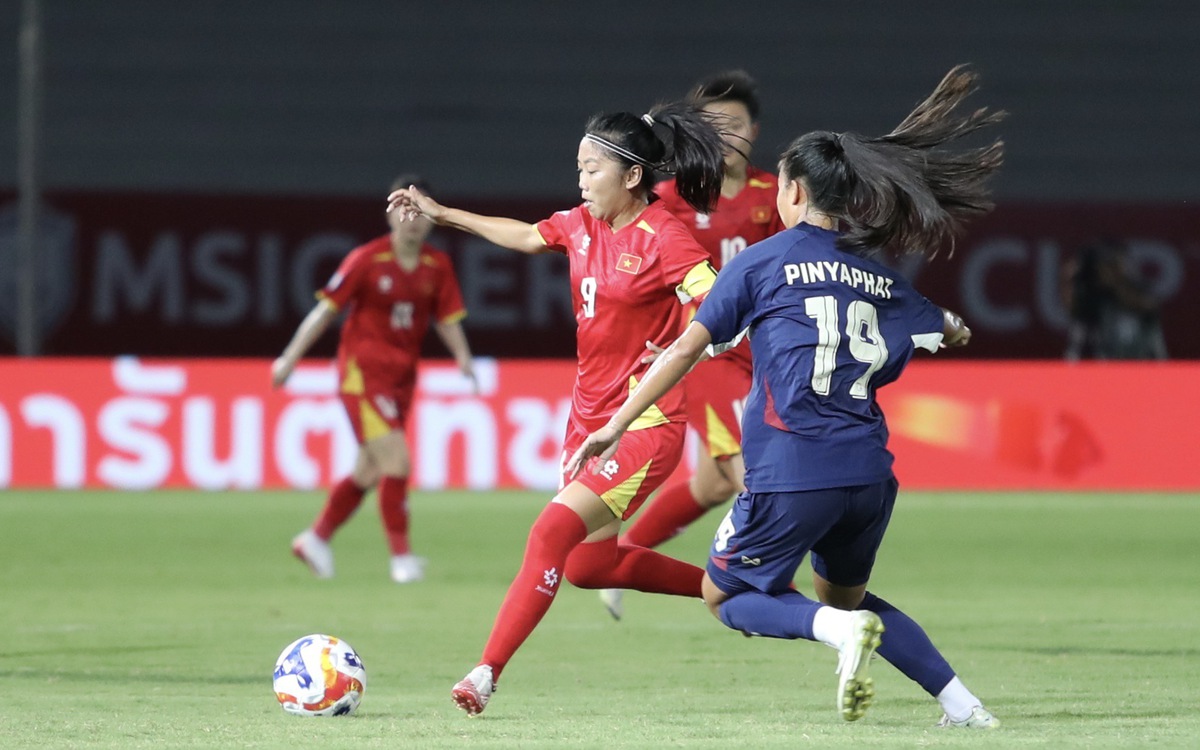 Tuyển nữ Việt Nam - Thái Lan (hiệp 1) 1-0: Thu Thảo mở tỷ số