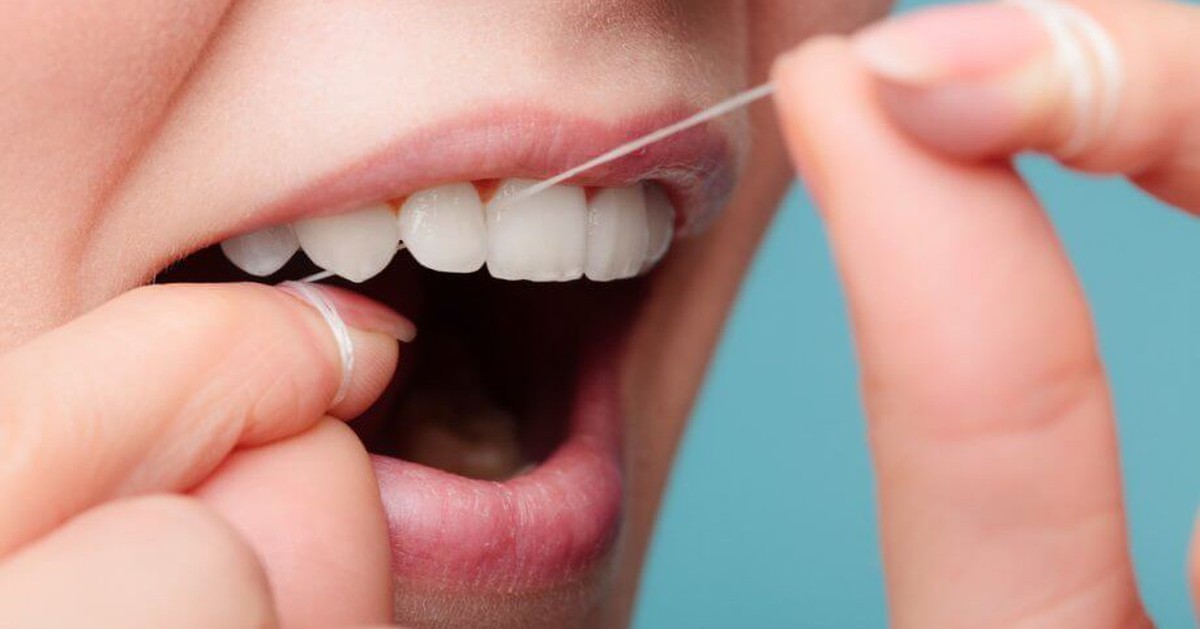 Độc lạ 'tiêm' vắc xin bằng tăm chỉ nha khoa