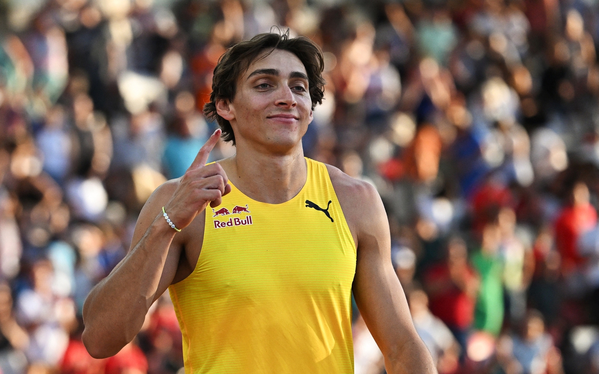 'Siêu nhân' Duplantis lần thứ 13 phá kỷ lục thế giới, bỏ túi hơn 2 tỉ đồng