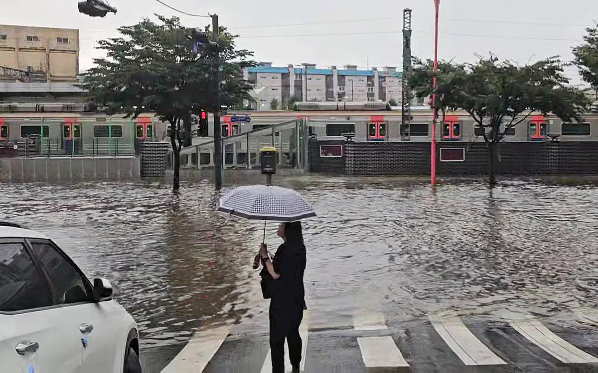 Mưa lớn gây ngập lụt diện rộng tại Incheon