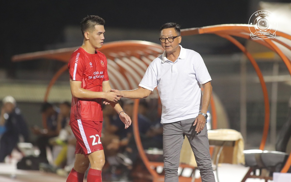 Bóng đá TP.HCM chuyển mình