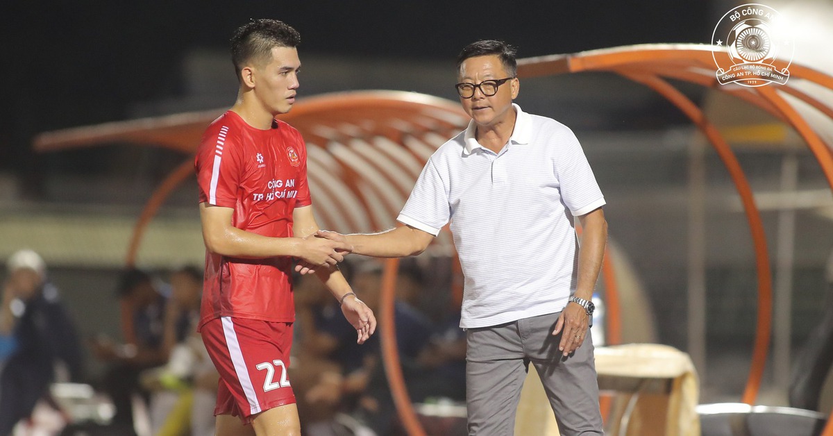 Bóng đá TP.HCM chuyển mình