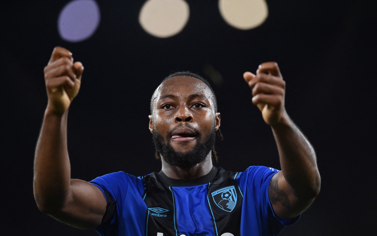 Những sự cố trong ngày khai mạc Premier League