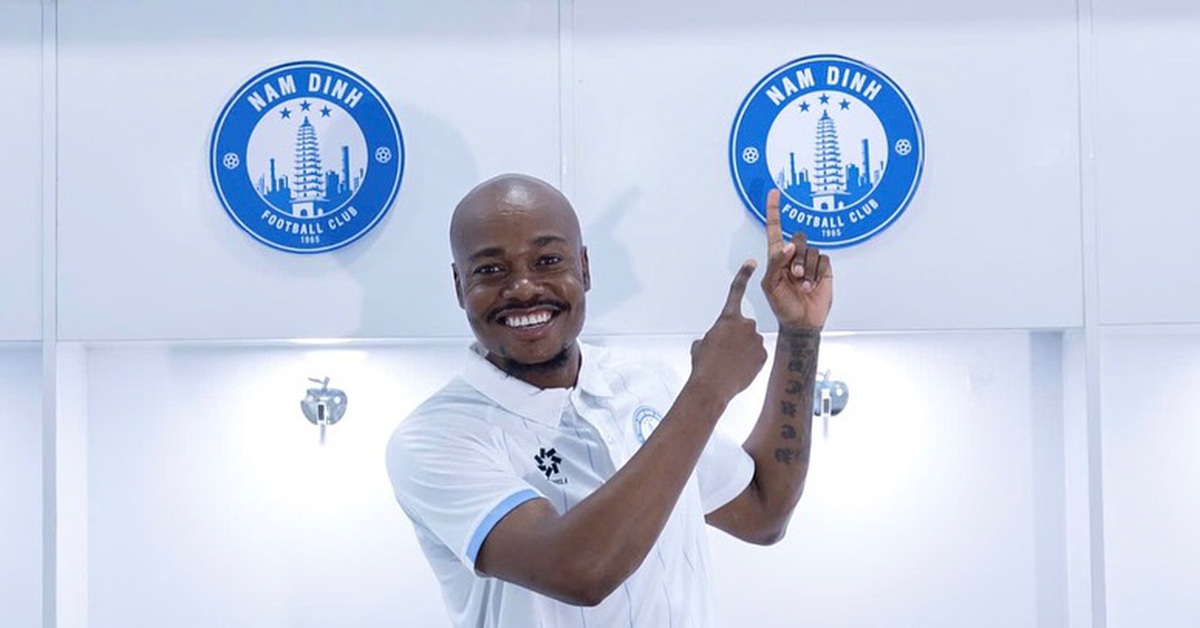 Nam Định chiêu mộ cầu thủ từng đấu với Man City, Real Madrid