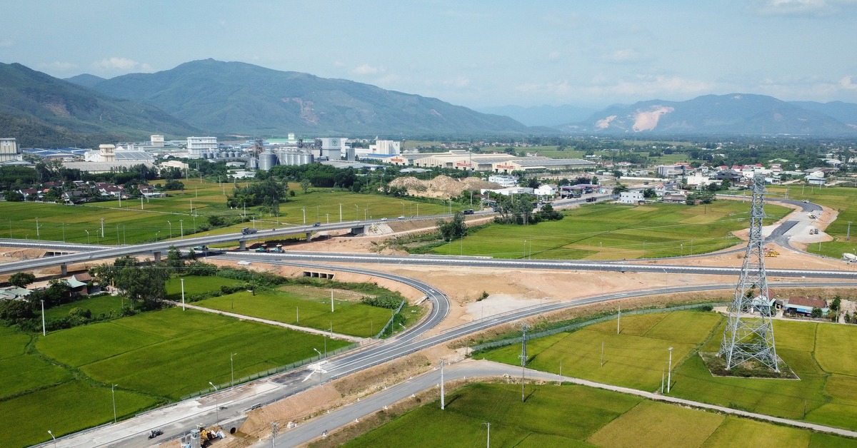 Đường băng sân bay Phù Cát, khu công nghiệp Phù Mỹ… đồng loạt khởi công dịp 19-8