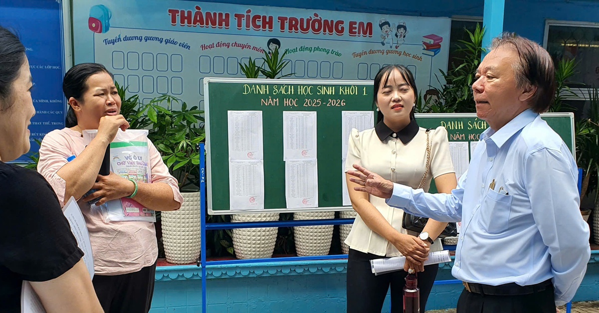 Thầy hiệu trưởng giải tỏa băn khoăn cho phụ huynh có con vào lớp 1 - Tuổi Trẻ Online