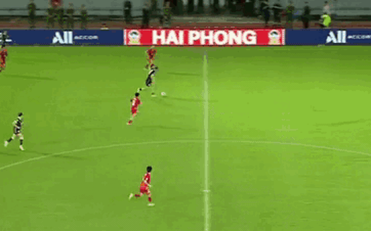 Video đội tuyển nữ Việt Nam đua tốc độ với tiền vệ U23 Úc