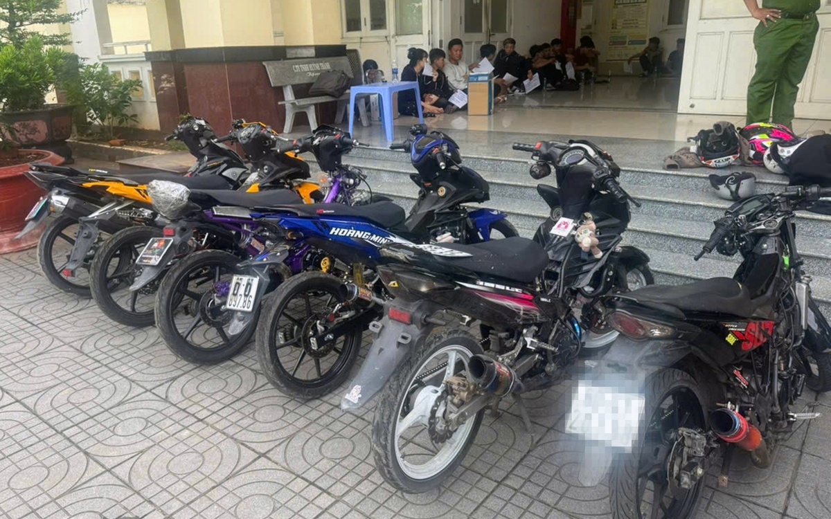 Bắt giữ 23 thanh thiếu niên phóng xe tốc độ cao lạng lách, nẹt pô trên đường