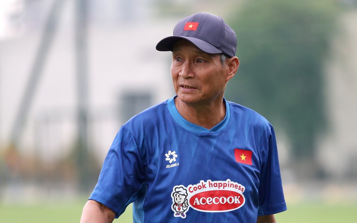 HLV Mai Đức Chung 'lên dây cót' cho tuyển nữ Việt Nam trước trận tái đấu Thái Lan