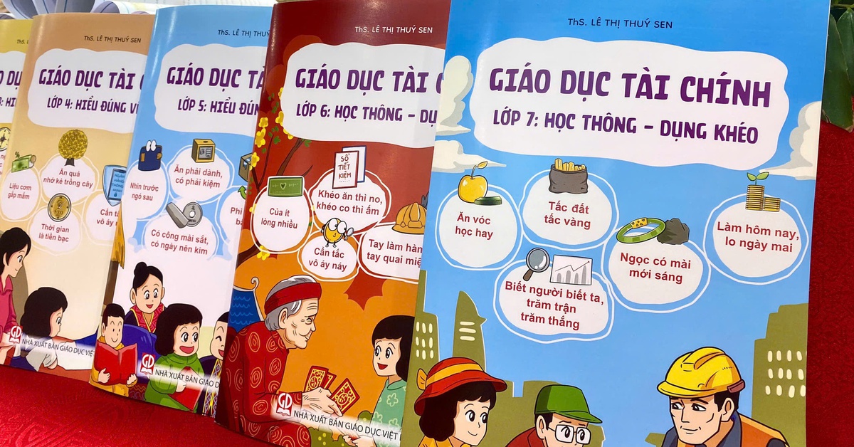 Ra mắt bộ sách 'Giáo dục tài chính' từ lớp 1 đến lớp 12