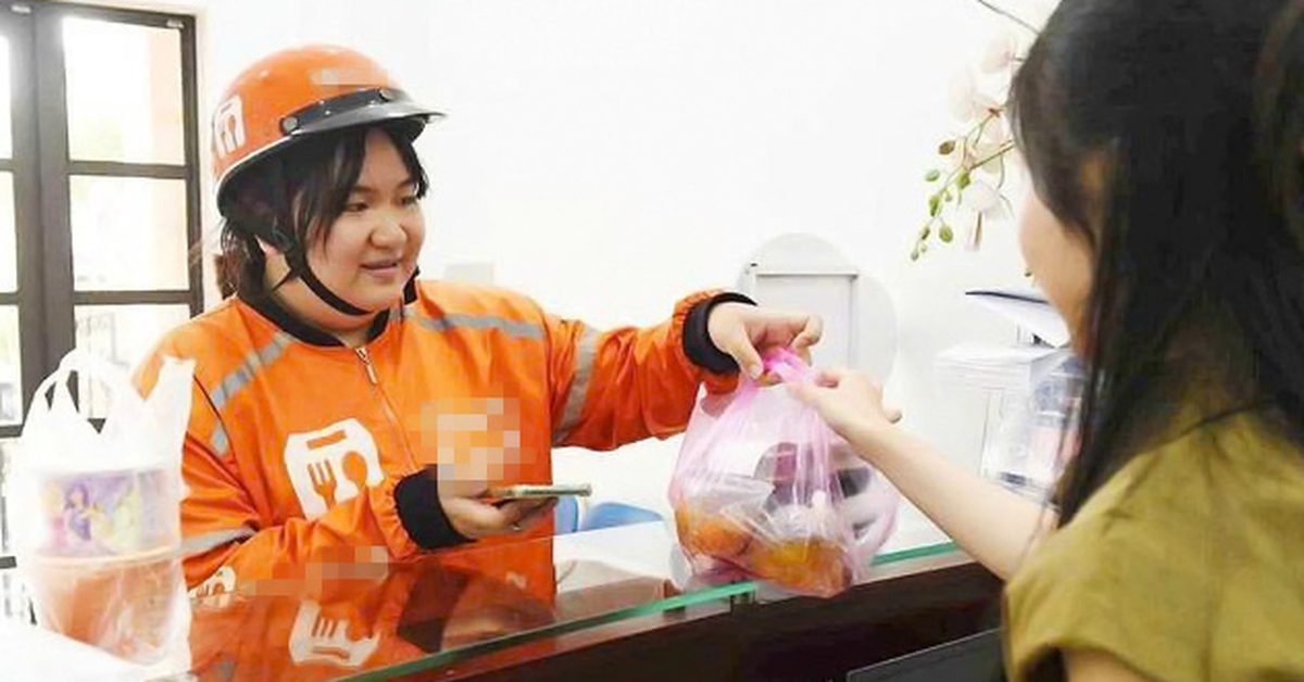 Tiếp sức đến trường lần thứ 3 cho sinh viên có cha mẹ đều khiếm thị - Tuổi Trẻ Online