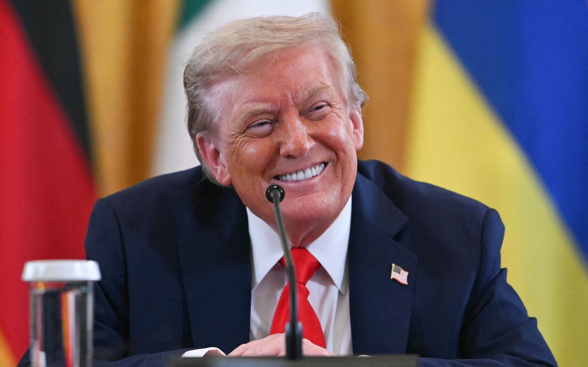 Ông Trump giải thích lý do ra ngoài gọi cho ông Putin; Khẳng định quan hệ Putin - Zelensky ấm lên