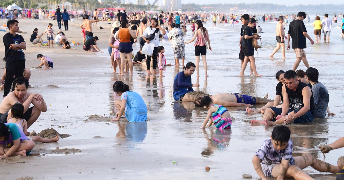 Đi lại dịp lễ 2-9: Máy bay khó đã có xe đò, xe tự lái