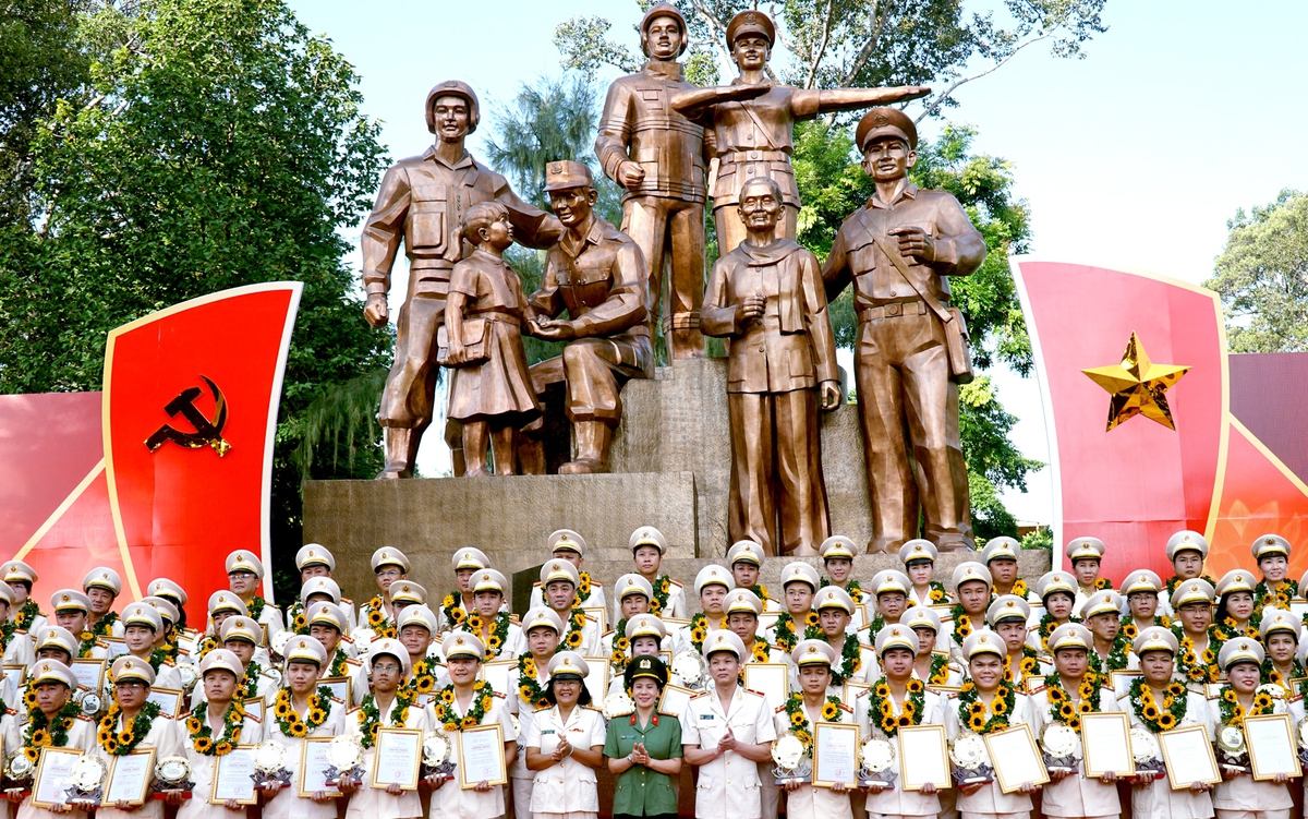Công an TP.HCM vinh danh 80 gương điển hình tiên tiến