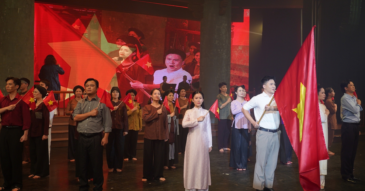 ‘Cafe bánh mì’, vở nhạc kịch ‘ghi công’ giai cấp tư sản với Cách mạng Tháng Tám