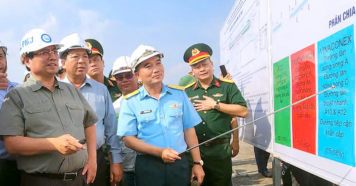 Thủ tướng Phạm Minh Chính kiểm tra tiến độ thi công sân bay Long Thành