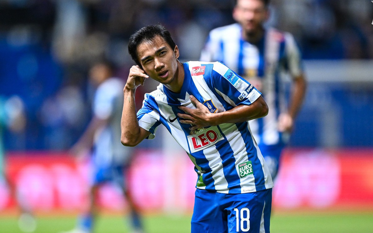 Xem video siêu phẩm từ giữa sân của Chanathip vào lưới Công An Hà Nội