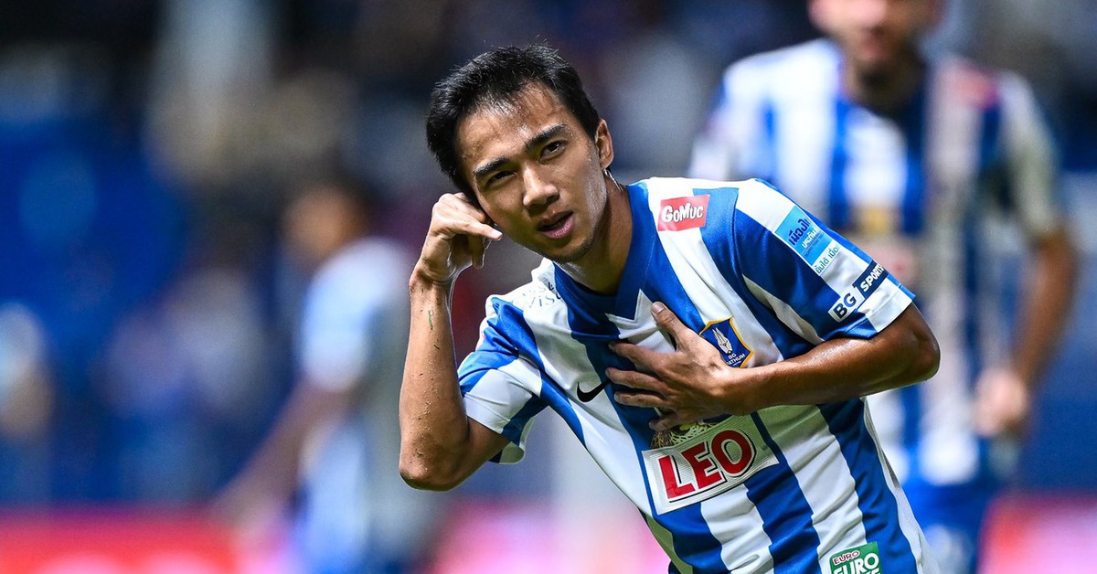 Xem video siêu phẩm từ giữa sân của Chanathip vào lưới Công An Hà Nội