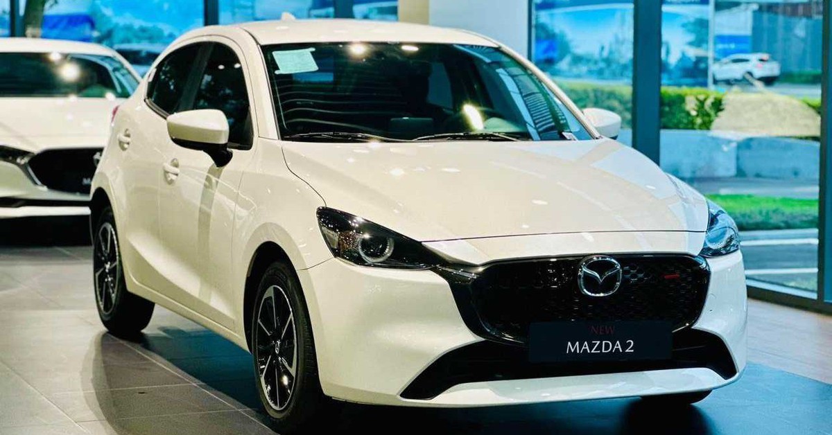 Mazda2 'Làm Nên Chuyện Gì' Với Giá Giảm Sốc 42 Triệu Đồng? Cạnh Tranh 'Nảy Lửa' Hyundai i10, Kia Morning!