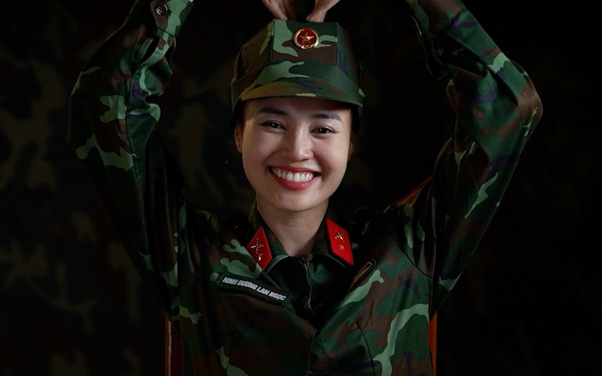 Khi Quốc ca vang lên trong Sao nhập ngũ, màn hình rực cờ đỏ sao vàng