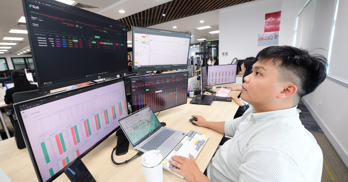 Chứng khoán chao đảo: Lao vào gom hàng rớt giá, hay chốt lời và giữ tiền?