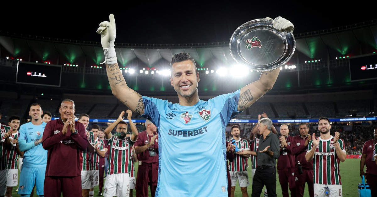 Xuất hiện cầu thủ phá vỡ kỷ lục chơi nhiều trận nhất lịch sử bóng đá