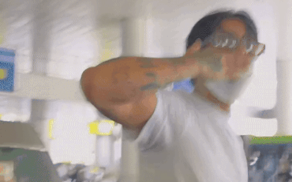 'Nam thần' DPR Ian hôn gió, làm trái tim nức lòng fan Việt