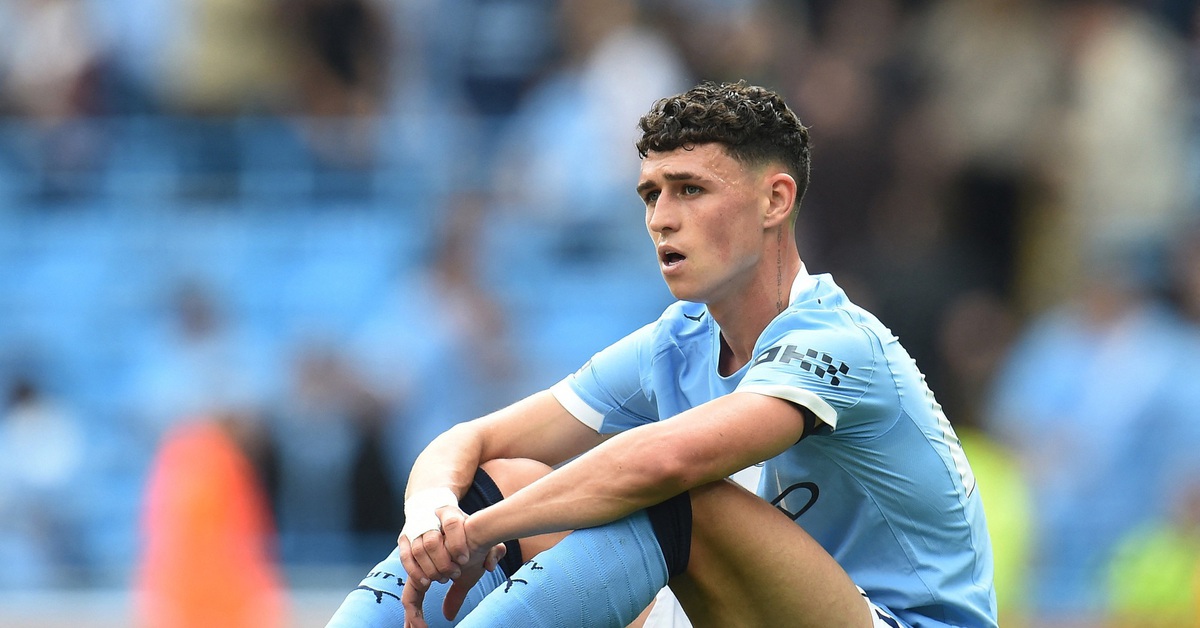 Phil Foden cười khó hiểu trong trận thua của Man City trước Tottenham