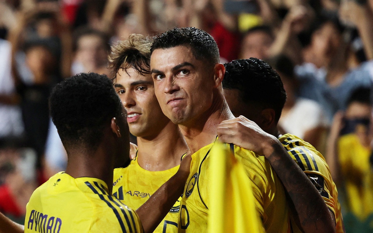 Dù thua trận, Ronaldo đi vào lịch sử bóng đá với số bàn thắng kỷ lục
