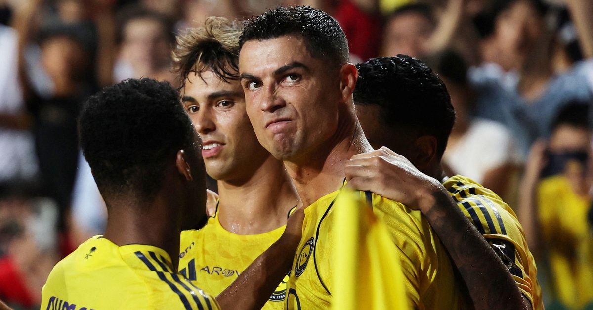 Dù thua trận, Ronaldo đi vào lịch sử bóng đá với số bàn thắng kỷ lục