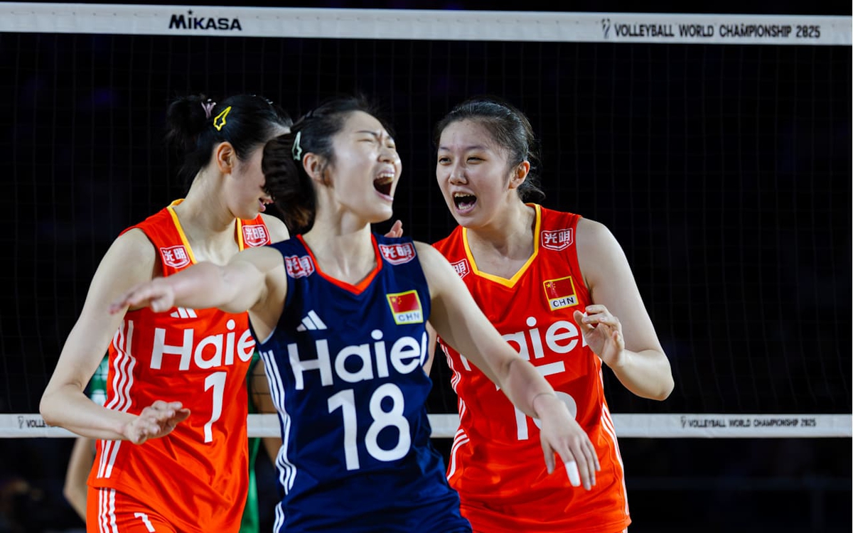Bóng chuyền nữ Trung Quốc 'hú vía' ngày ra quân giải thế giới