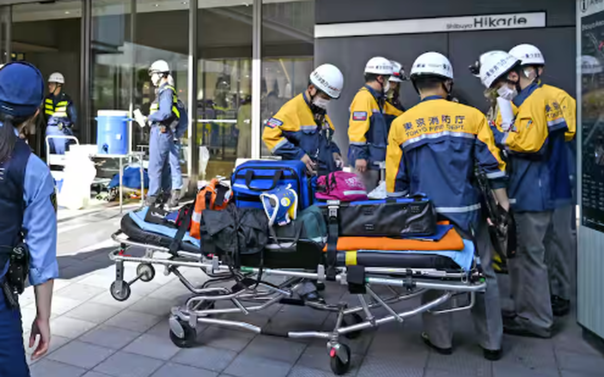 Trung tâm thương mại lớn ở Tokyo hỗn loạn chỉ vì cú huých vai giữa 2 người đàn ông