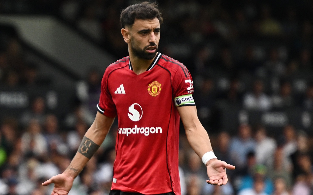 Bruno Fernandes đá hỏng phạt đền, Man United chưa biết thắng